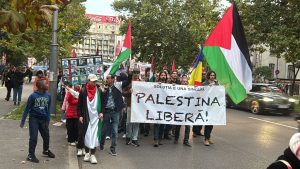 Aproximativ 600 de susținători pro-Palestina protestează în București, majoritatea fiind tineri, scandând „Palestina liberă”, „Stop masacrului din Gaza” și „Netanyahu, criminal, așteptat la tribunal”