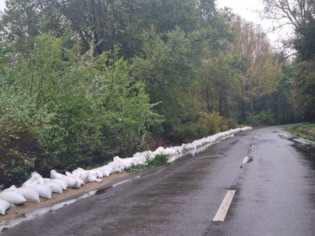 Traficul rutier din Valea Portului, Constanța, închis din cauza inundațiilor și riscului de surpare, primarul Chițac recomandă pregătiri pentru 48 de ore