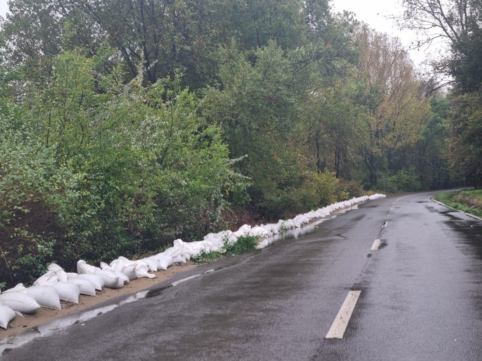 Traficul rutier din Valea Portului, Constanța, închis din cauza inundațiilor și riscului de surpare, primarul Chițac recomandă pregătiri pentru 48 de ore