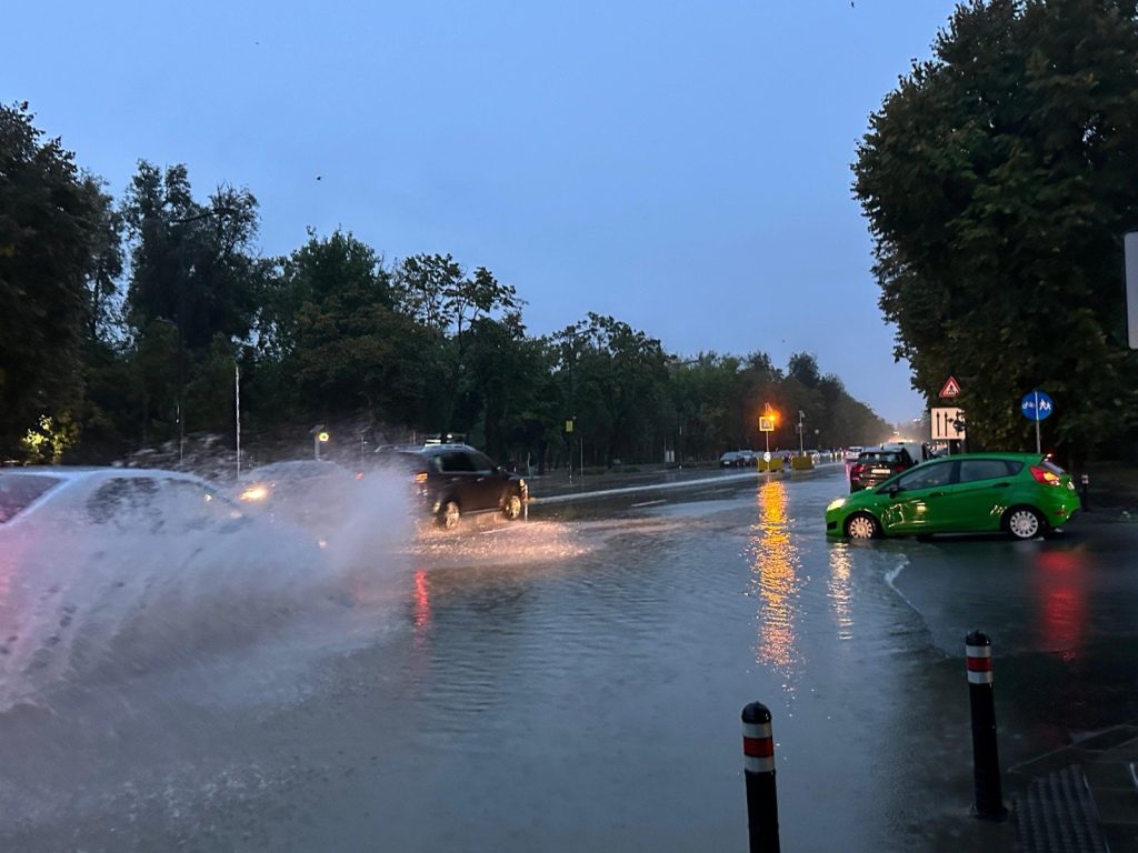 [ad_1] Meteorologii au extins avertizarea de cod roșu pentru ploi până miercuri la ora 18:00, pentru mai multe localități din județul Constanța