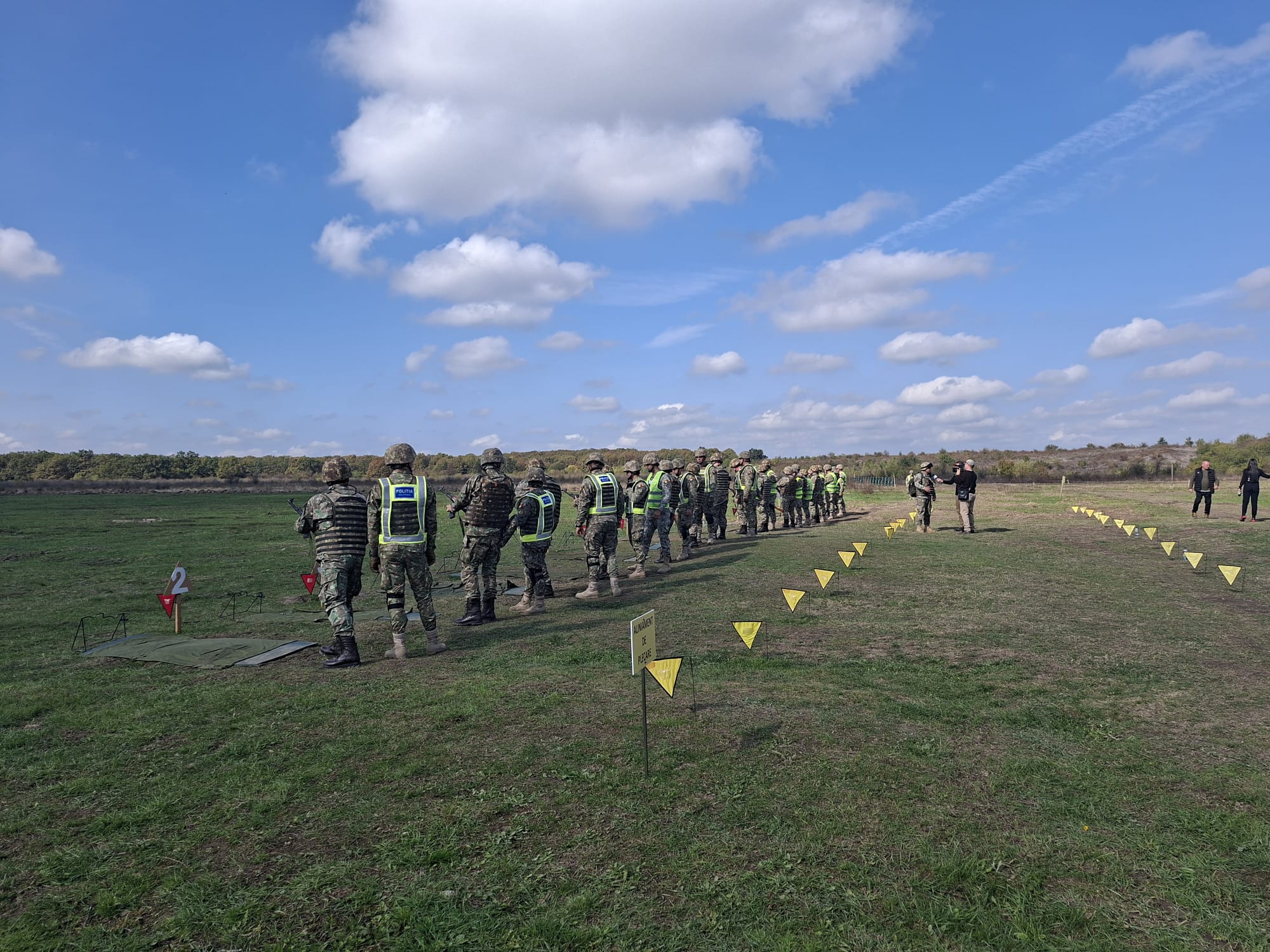 Reportaj | „Răcan” Stan, jurnalist cetățean, transmite: Am descoperit mitraliere, fasole cu cârnați și mândrie în zona „Poligonești” din apropierea Bucureștiului