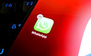 Funcția ocultă din WhatsApp care îți poate pune în pericol telefonul chiar în buzunar