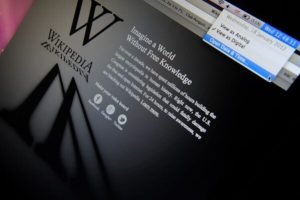 Wikipedia rămâne în picioare, însă inteligența artificială aduce noi provocări importante, conform unui studiu din Regatul Unit