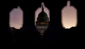 Închiderea guvernului în Statele Unite: Donald Trump și Congresul nu au convenit asupra legii bugetare; militarii americani nu vor primi salarii până la reluarea activității guvernamentale