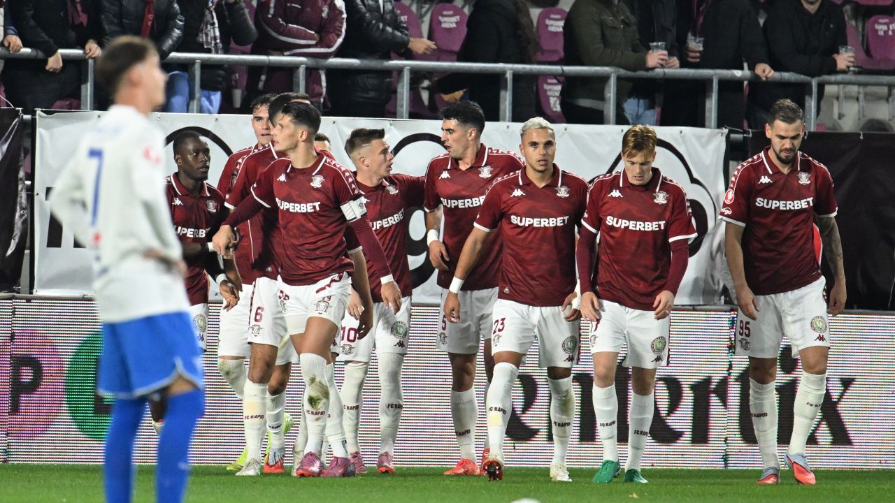 [ad_1] Rapid București a devenit lider în Superliga de fotbal, după o victorie de 3-1 împotriva Farului Constanța, în cadrul etapei a 12-a, desfășurată sâmbătă seara în Giulești
