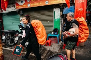 Titlul reformulat ar putea fi: “Asia Express, data de 5 octombrie 2025: O întorsătură dramatică pentru Mara Bănică și Serghei Mizil în competiție”. 

Sau, altă variantă: ” Ultimul episod al concursului Asia Express, din cinci octombrie două mii douăzeci și cinci: Mara Bănică și Serghei Mizil se confruntă cu o schimbare neașteptată”. 

Sau, într-o formă și mai concisă: “Schimbare de situație pentru Mara Bănică și Serghei Mizil la Asia Express, pe cinci octombrie două mii douăzeci și cinci”.