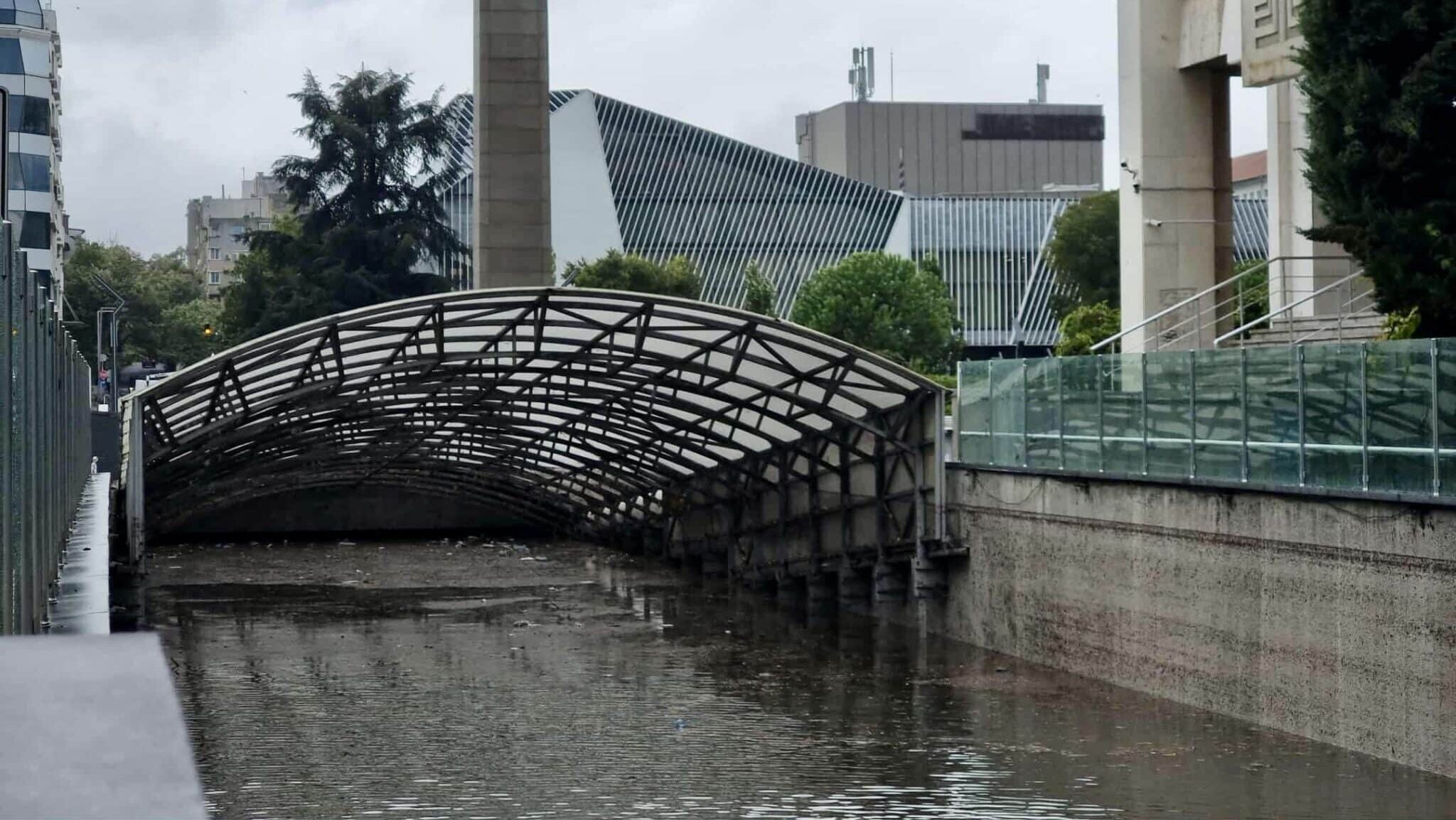 Ploaie torențială provoacă inundații în Bulgaria, doi morți
