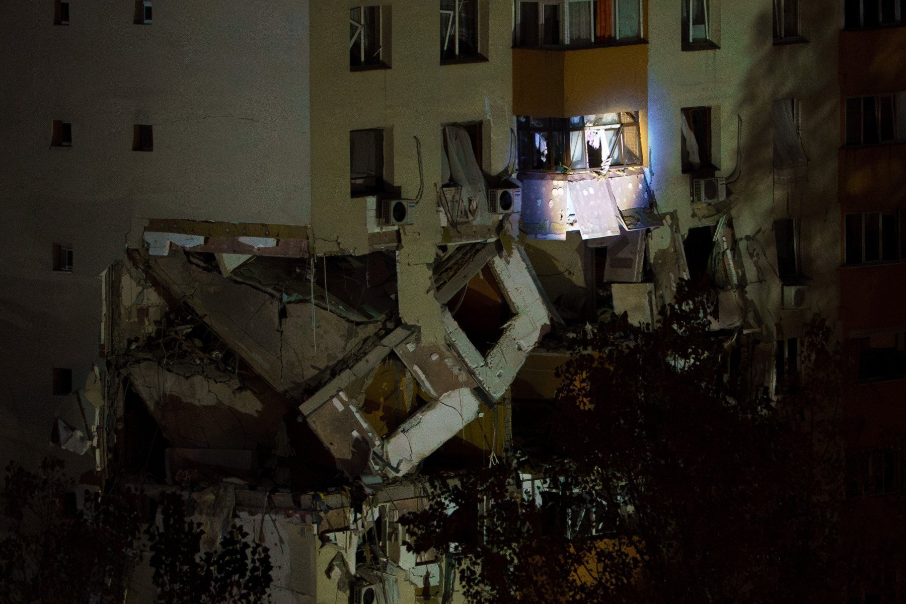 Incendiul din Rahova: Primarul interimar anunță cele trei opțiuni de relocare pentru locatarii afectați și sprijinul financiar de 1500 de lei pentru fiecare persoană