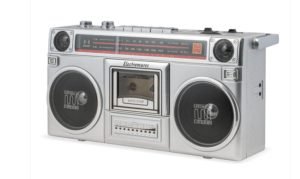 Electromureș readuce în producție casetofonul clasic cu funcție Bluetooth: „Uneori e nevoie să ne așezăm și să apreciem muzica așa cum o ascultam odată”