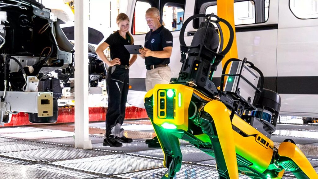 cel-mai-nou-angajat-robot-mercedes.jpg