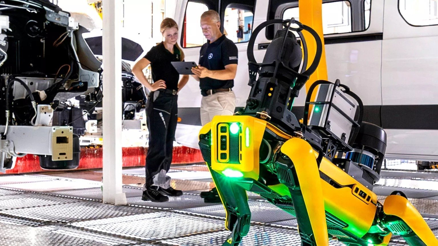 [ad_1] Mercedes-Benz face pași importanți în automatizarea industriei auto, introducând un robot patruped de la Boston Dynamics, denumit Aris, în fabrica sa din Düsseldorf