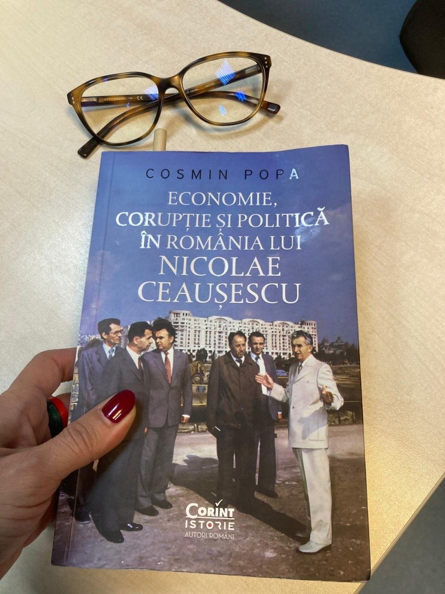 De ce suportăm încă consecințele eșecurilor din perioada comunistă / Ultima lucrare a istoricului Cosmin Popa demitizează imaginea liderului erou