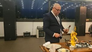 Video: Expert în ospitalitate dezvăluie trucurile crêpes Suzette perfect, subliniind importanța pasiunii