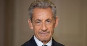 Nicolas Sarkozy se pregătește pentru “încercarea” închisorii.