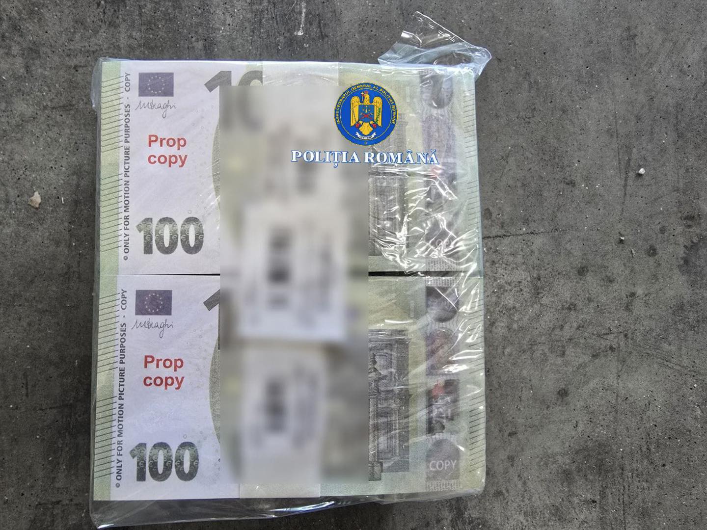 Poliția a confiscat un miliard de euro în bancnote false, folosite de fapt ca recuzită pentru filme, și a oferit explicații despre operațiune