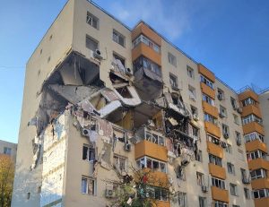 Explozie într-un bloc din București, peste zece posibili victime
