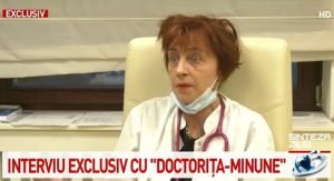 Medicul pneumolog și anti-vaccinist Flavia Groșan, cunoscută și ca fiind la un pas de spital, după ce săptămâna trecută menționa dureri de plămâni și alegerea de a sta acasă în loc să consulte un specialist; televiziunile o numeau în timpul pandemiei “doctorița-minune”