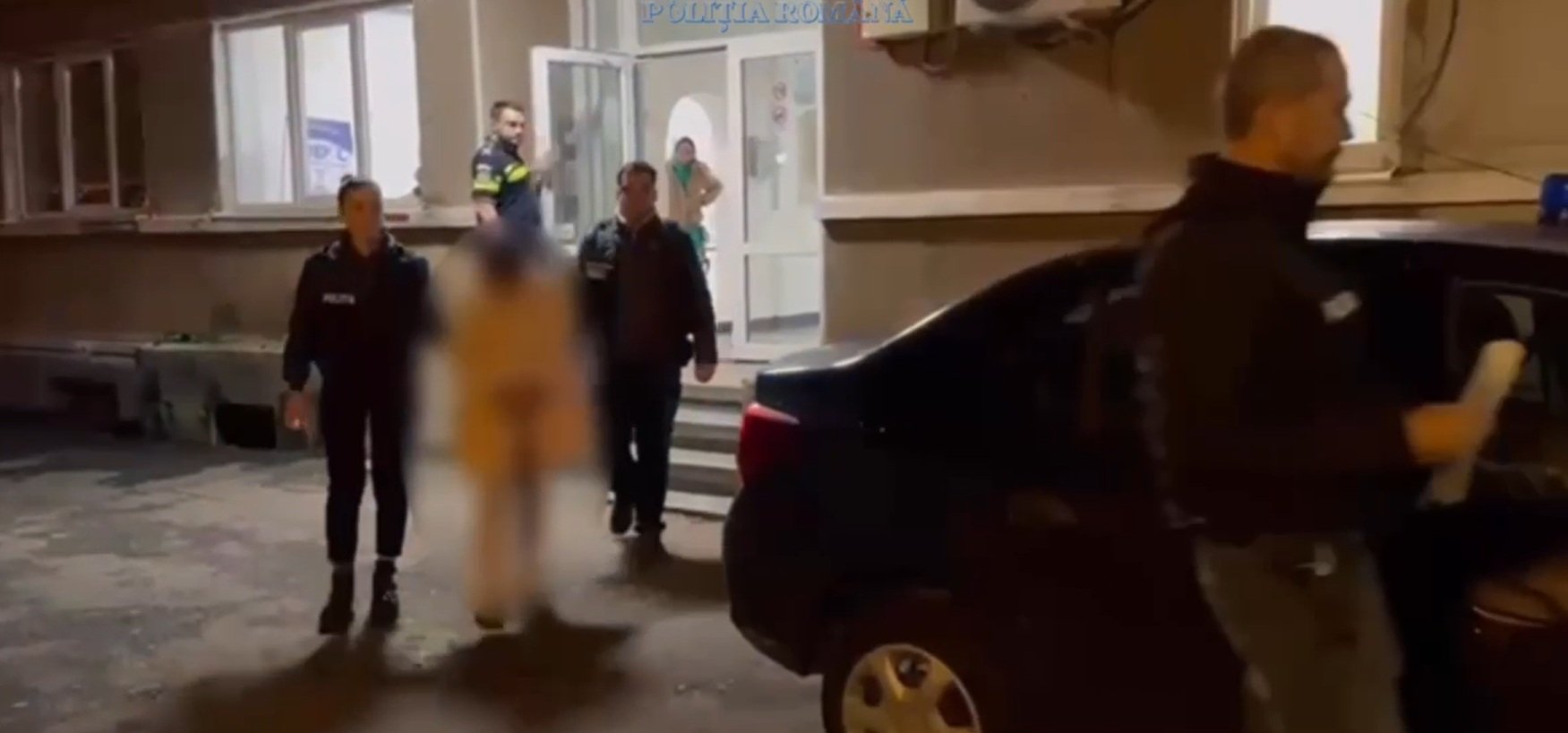 Trei persoane, între care două femei, reținute pentru 24 de ore după furt dintr-un magazin din București și agresiune asupra angajatelor în încercarea de recuperare a bunurilor