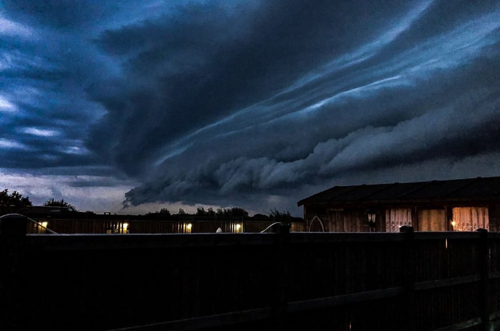 [ad_1] O furtună puternică a lovit sâmbătă mai multe zone din Europa, cauzând căderi de arbori și suspendări ale zborurilor, însă până acum nu s-au înregistrat daune de amploare, conform unei agenții de știri citate de agenția de presă română