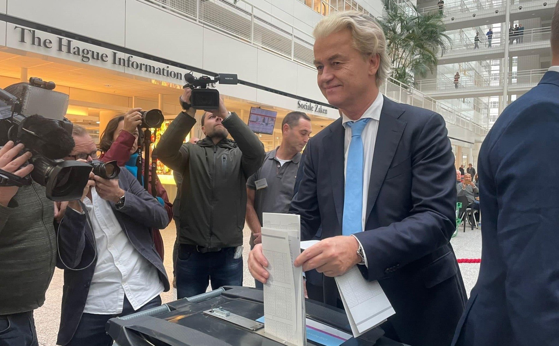 Principalii actori și miza alegerilor din Olanda: șansele lui Wilders, fragmentarea vieții politice cu 27 de partide diverse – analiză publicată de un renumit cotidian britanic