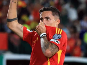 Iată o reformulare a titlului: “Prezentare предварată a meciului Spania vs Bulgaria – prognoză, știri despre echipe, alinierea jucătorilor”. 

Sau o altă variantă: “Meciul Spania – Bulgaria: antcipare, informații despre loturi și alinierea echipelor”. 

Sau: “Spania se confruntă cu Bulgaria: detalii despre meci, știri despre echipe și alinierea jucătorilor”.