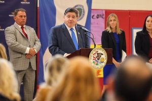 JB Pritzker, miliardar democrat curajos care îi face față lui Trump