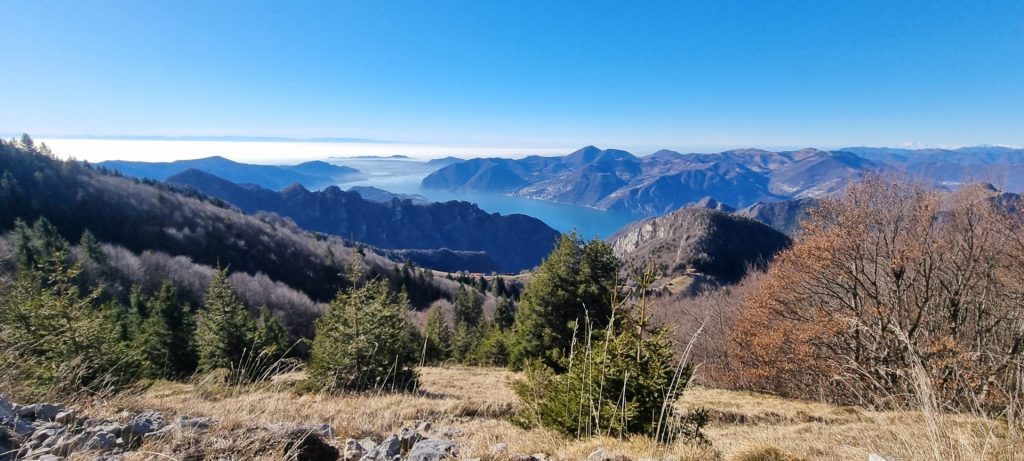 [ad_1] Un mesaj de avertizare emis de meteorologi informează că, sâmbătă, până la ora 12:00, în zonele montane ale județelor Caraș-Severin și Hunedoara se va institui cod roșu de vânt