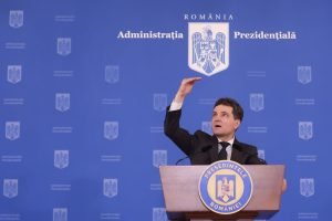 Nicușor Dan înlocuiește 6 din 11 consilieri ai săi.