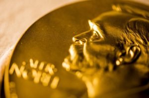 Informație de ultimă oră: Laureații Premiului Nobel pentru Fizică 2025 sunt John Clarke, Michel Devoret și John Martinis