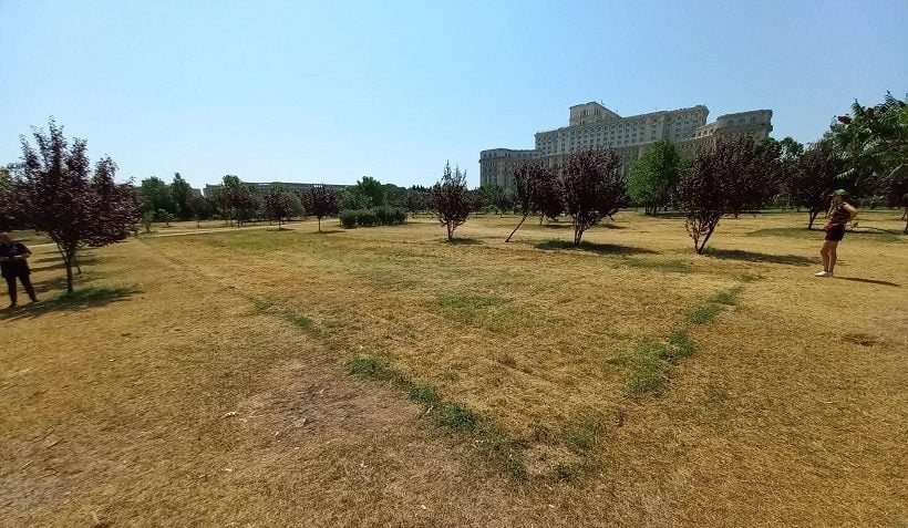 [ad_1] Administratorul public al Capitalei, Lucian Judele, a declarat vineri că imaginile și randările referitoare la Parcul Izvor, distribuie pe rețelele de socializare, nu au fost avizate sau aprobate de autoritatea municipală, conform informațiilor de la agenția de știri Agerpres