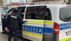 Zeci de percheziții în Giurgiu, Ilfov și București într-un caz de proxenetism, trafic de persoane și spălare de bani, cu câștiguri estimate la 3,5 milioane de euro, gruparea fiind suspectată că a beneficiat de sprijinul unui polițist