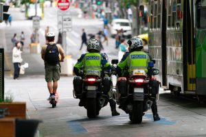 Om înarmat deschide focul pe o stradă din Sydney, rănind 20 de persoane, printre care una grav, cu un foc de peste 50-100 de arme tras