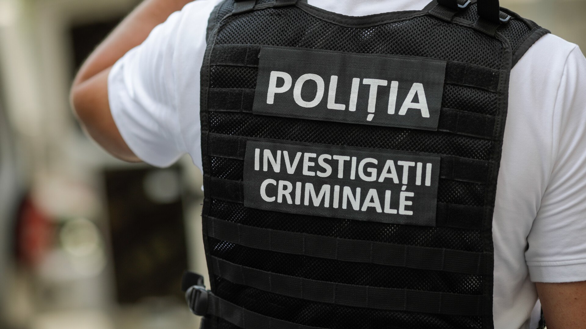 Femeie dintr-o comună din Dolj decedată după ce a fost aruncată într-o fântână abandonată, iar fiul bărbatului a fost descoperit spânzurat acasă