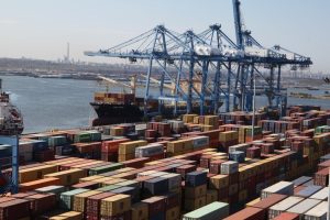 China impune taxe speciale asupra navelor americane ca răspuns la măsurile luate de Statele Unite în aprilie