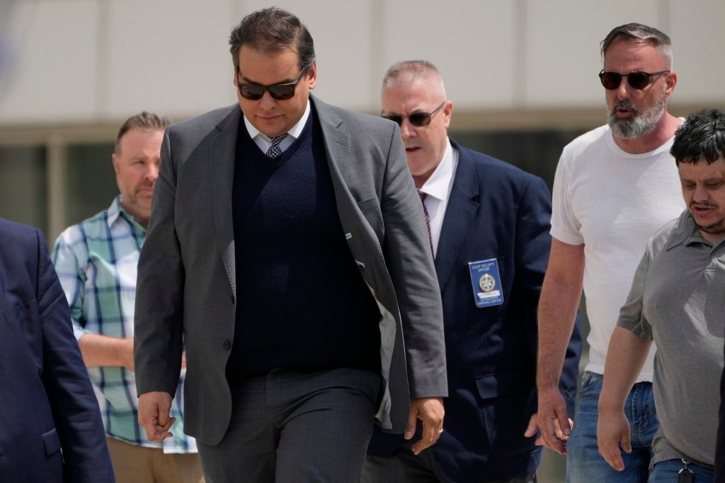 Fostul politician republican George Santos, condamnat pentru corupție și care executa o pedeapsă de șapte ani, evită închisoarea cu ajutorul lui Donald Trump: „Îți doresc o viață frumoasă”