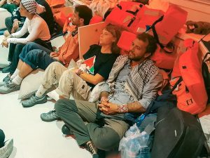 Greta Thunberg și alți 170 de activiști deportați în Grecia și Slovacia / Protestatarii elvețieni și spanioli de la navele pentru Gaza au denunțat condiții de detenție inumane în Israel