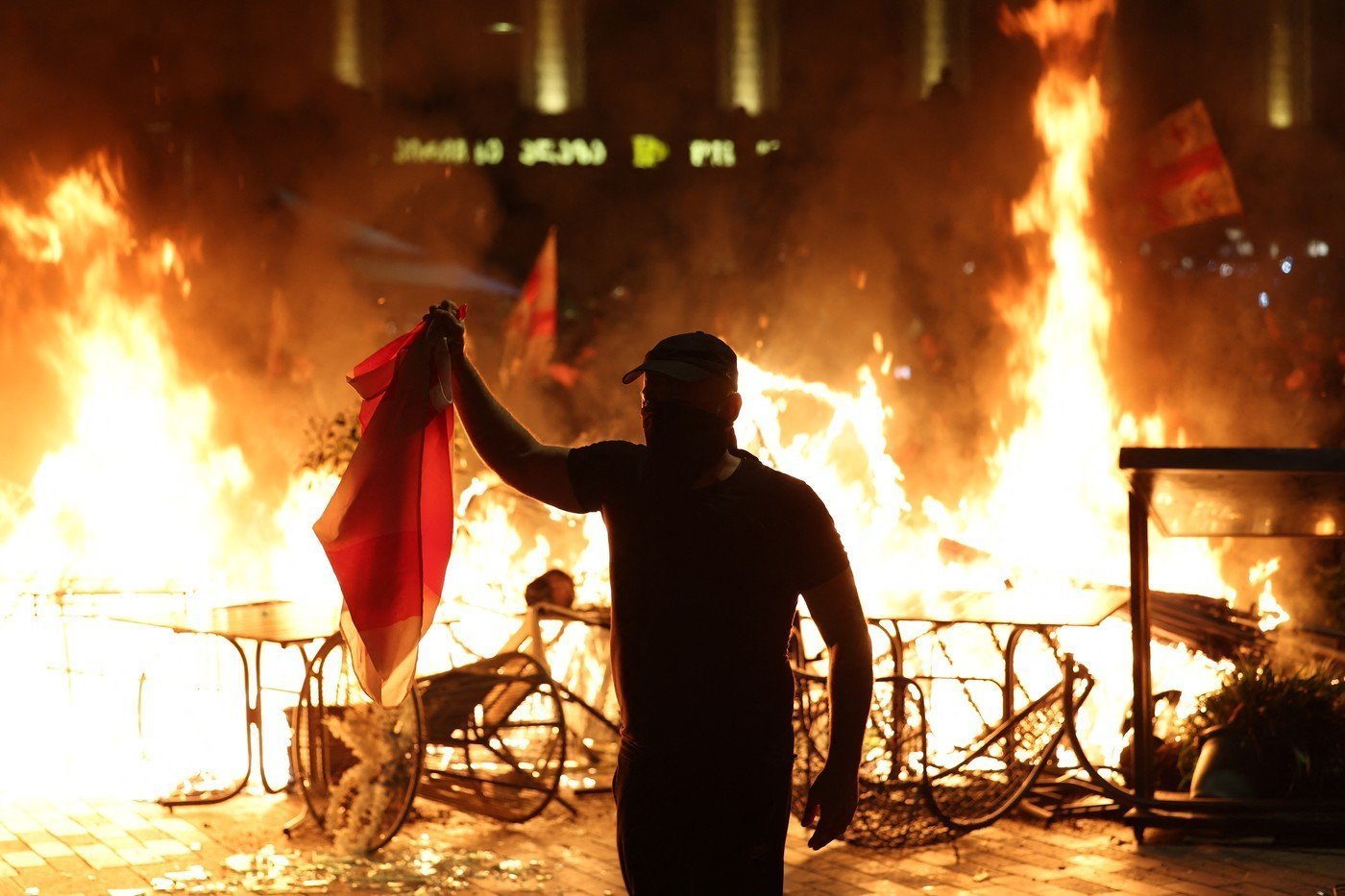 Premierul Georgiei avertizează asupra unor represalii împotriva opoziției politice după protestele de sâmbătă, când manifestanții au încercat să pătrundă în palatul prezidențial / Mii de georgieni au ieșit în stradă în urma alegerilor parlamentare