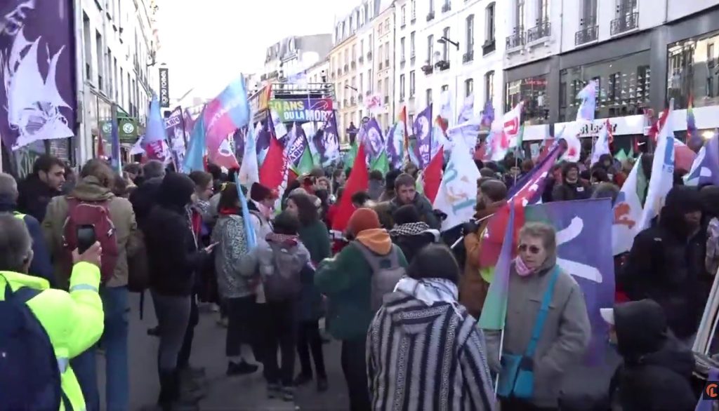 Aproximativ o pătrime din personalul din domeniul educației din Franța a participat joi la o acțiune de protest, iar guvernul informează că doar o mică parte, în jur de 6,4%, dintre profesori s-au alăturat grevei