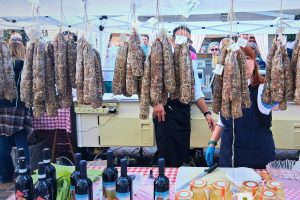 Fotografie și video: Carnea de rață – o resursă economică și simbol al tradiției unei comunități agricole din apropierea orașului Milano, sărbătorită de mai bine de 50 de ani