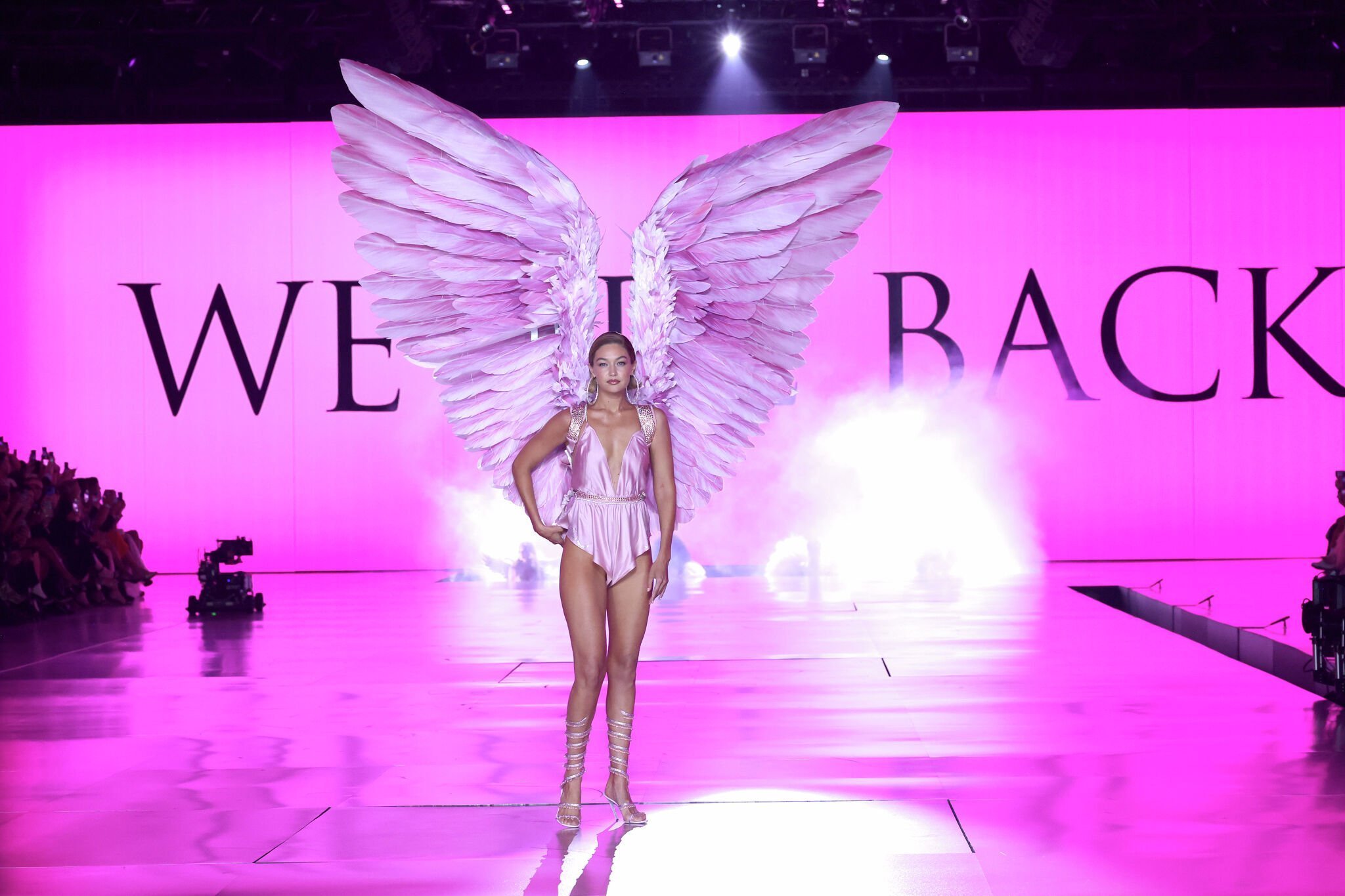 [ad_1] Victoria’s Secret Fashion Show revine pe scena modei pentru al doilea an consecutiv, după o pauză de șase ani