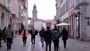 Partidul Popular din Spania sugerează strictețea criteriilor pentru obținerea cetățeniei, în timp ce numărul de străini care au primit cetățenie în anul precedent a scăzut cu aproape 9% față de anul anterior.