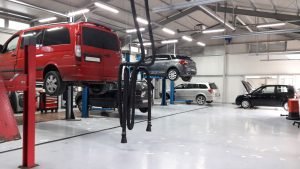 Femeie descoperă ceva surprinzător în mașina trimisă la service pentru zgomot ciudat