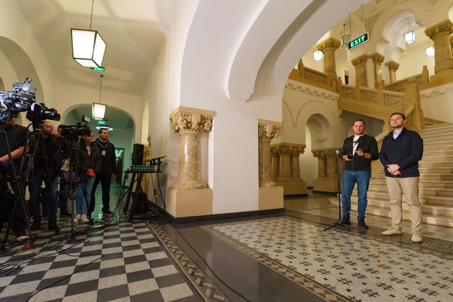 Bujduveanu după întâlnirea cu proprietarii imobilului avariat de explozie: prioritatea noastră este asigurarea siguranței clădirii și a zonei în următoarele zile, iar locatarii sunt cazați temporar în hoteluri pentru o săptămână