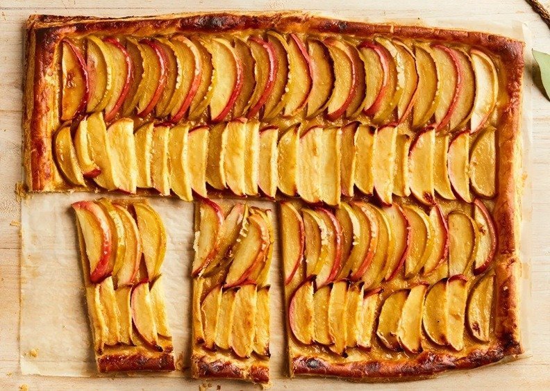 [ad_1] O tartă cu mere realizată din trei ingrediente simple a devenit virală pe rețelele sociale după ce a fost prezentată de Ree Drummond