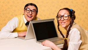 Perioada de aur a ignoranței? Cum tehnologia degradează gândirea și face mintea obedientă