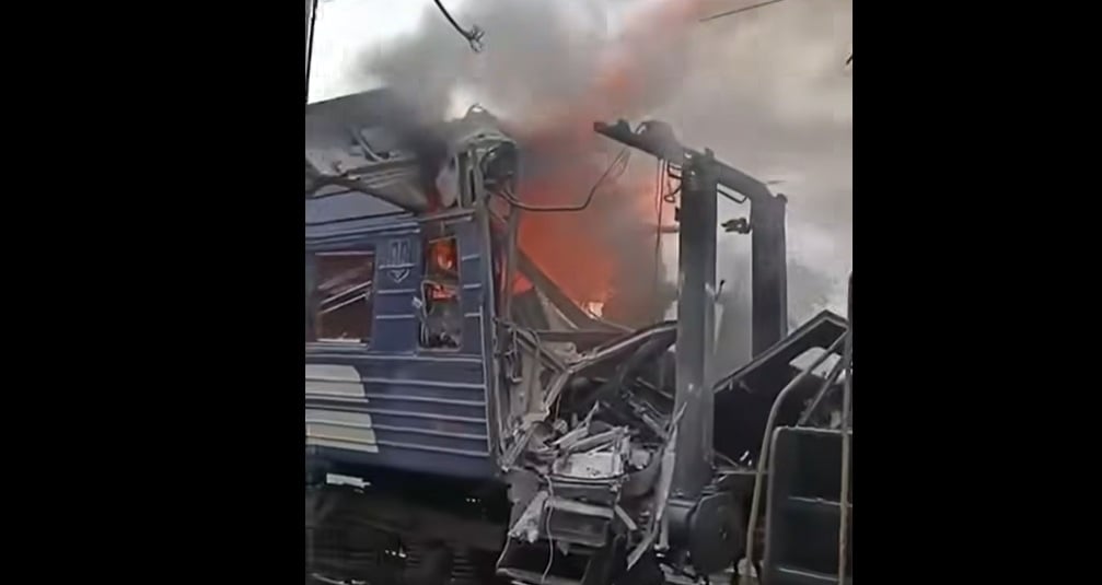 Rusia lansează bombardamente asupra unui tren de pasageri în Sumî în timpul evacuării, provocând zeci de răni; Zelenski avertizează asupra pericolului terorismului și solicită acțiuni urgente