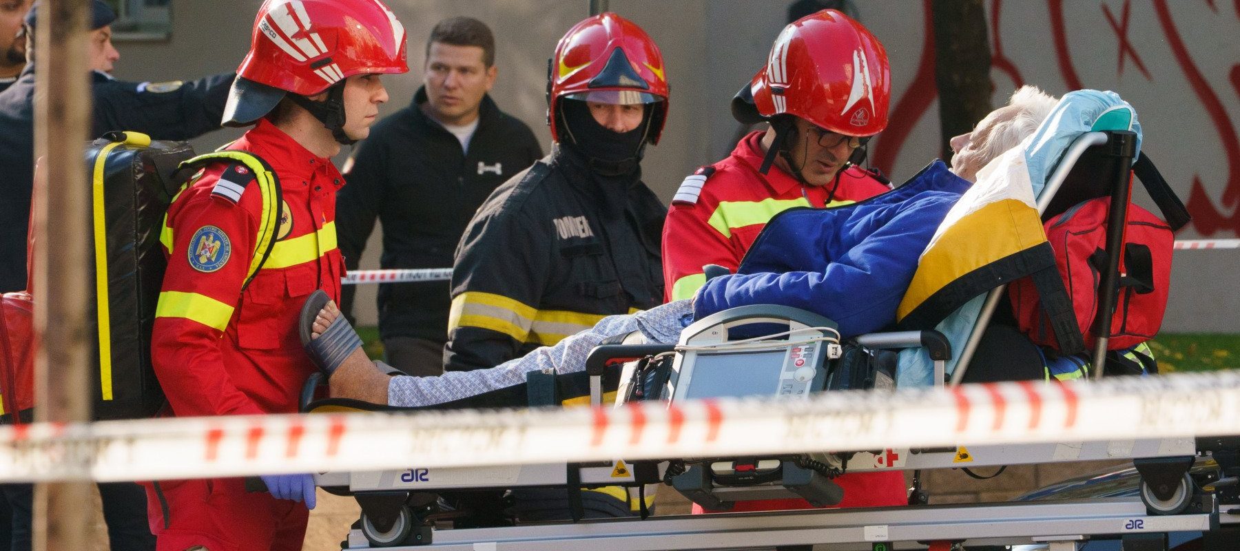victime-explozie-bloc-rahova-pompieri.jpg