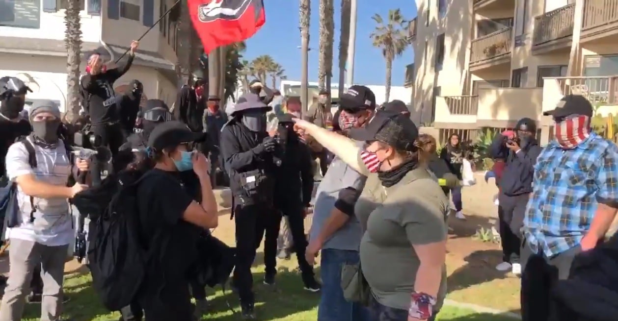 Rezultate surprinzătoare ale sondajelor: un număr în creștere de americani consideră că singura soluție pentru salvarea SUA este violența