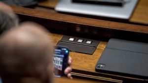 Quelles sont les positions des différents partis à l’Assemblée?