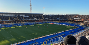 Transmisie in direct: Lecce confrunta echipa Verona, scor 0-0, Montipò face o salvare remarcabila la o lovitură a lui Camarda și apoi la o încercare a lui Sottil, la Telegraph Gialloblu.